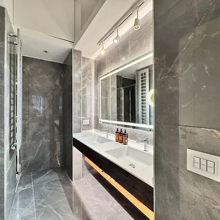 The Condotti - Luxury Serviced * روما