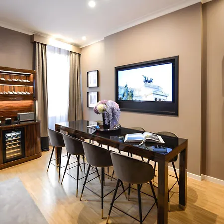 The Condotti - Luxury Serviced شقة
